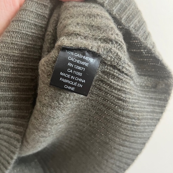 NWT 360 Cashmere Lena Merlot Off-The-Shoulder Cashmere Sweater Size XS - Picture 4 of 6